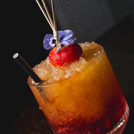 COCKTAILS & DRINKS
